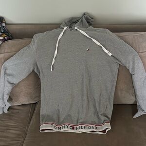 Long sleeve Tommy Hillfiger hooded shirt